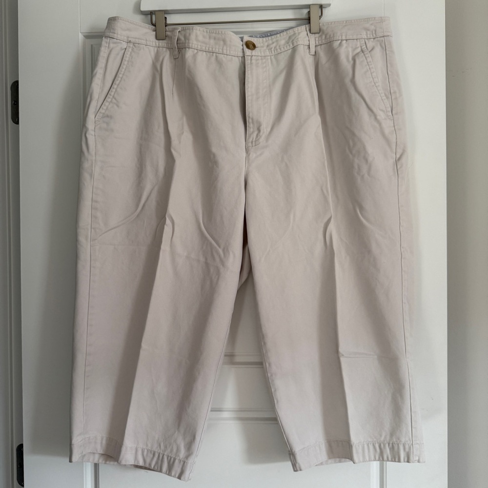 Liz Claiborne women’s tan capris